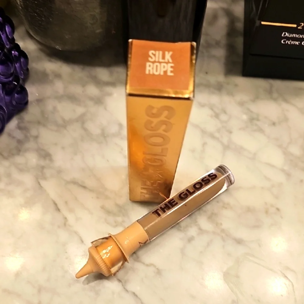 NiB Jeffrey Star set of 3. Lip Gloss, Lipstick, and Luminous Setting Powder - Picture 6 of 12